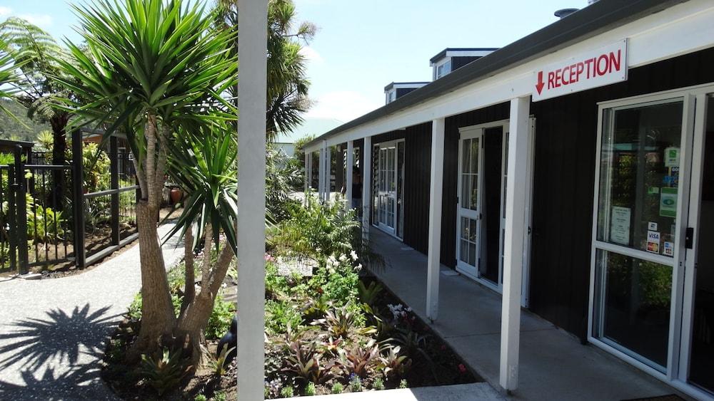 Southpacific Motel Whangamata Buitenkant foto